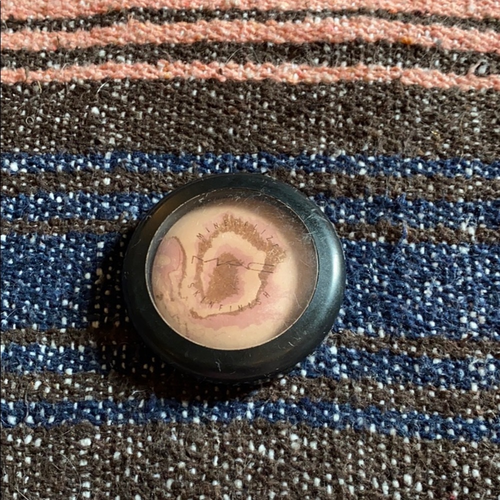 MAC COSMETICS MINERALIZE SKIN FINISH LIGHT YEAR